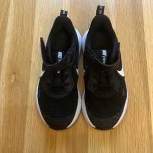 Boys black Nike Revolution sneakers size 10.5 C Velcro